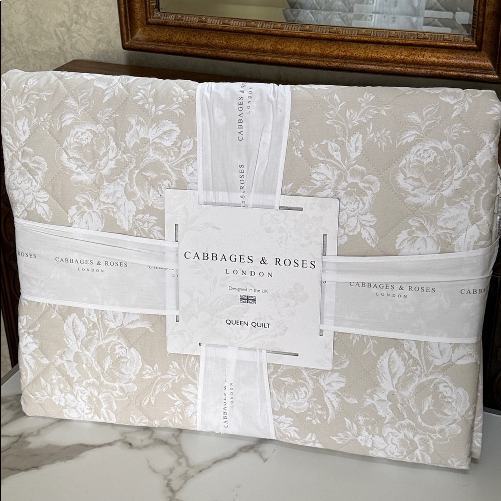 Cabbages & Roses London Tan/beige Floral Queen Quilt. 90” x 90”. 200 thread ct.